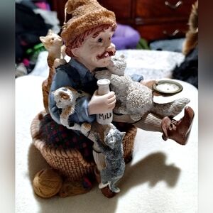 Vtg International Music Box Shenandoah Designs-Master Of Cats, Plays "A Friend"